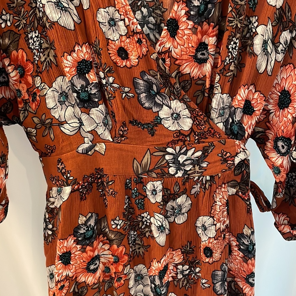 La charme u floral wrap dress - Picture 3 of 8